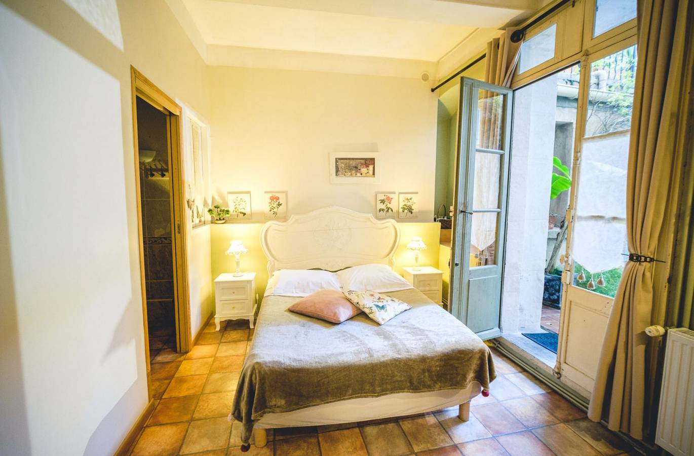 Grandes chambres, cour intérieure, cuisine - Suite Olivier in Caux, Région de Béziers