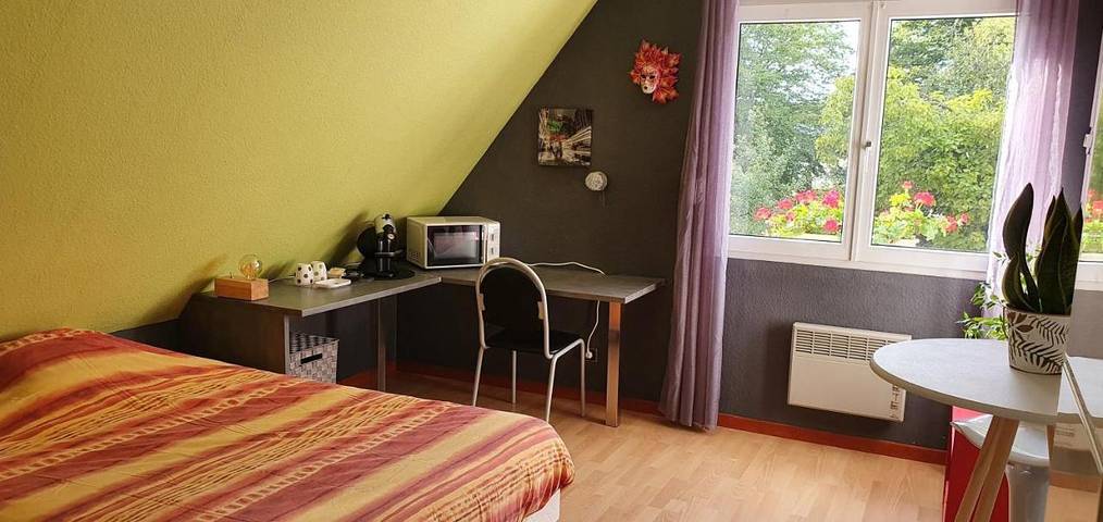 Cottage pour 2 personnes, avec piscine ainsi que jardin et terrasse à Hirsingue