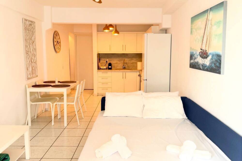 Ganze Wohnung, Beach Front Heaven\nwake up to the sound of waves and step straight into the sea in Nea Skioni, Kassandra