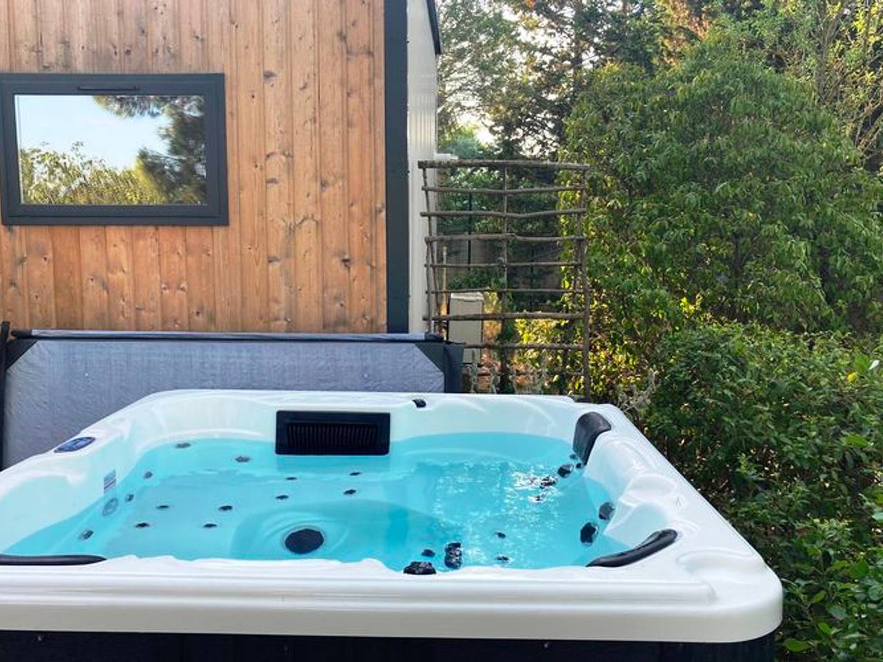 Mobil home confortable pour 8 avec Spa privatif, Terrasse in Lézignan-Corbières, Région de Narbonne