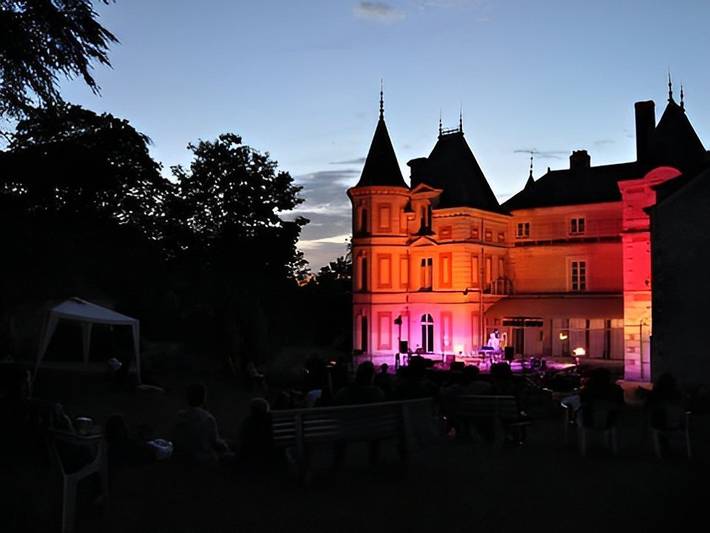 Gîte pour 60 personnes, avec terrasse ainsi que jardin et vue sur le lac, animaux acceptés dans Maine-et-Loire - 4