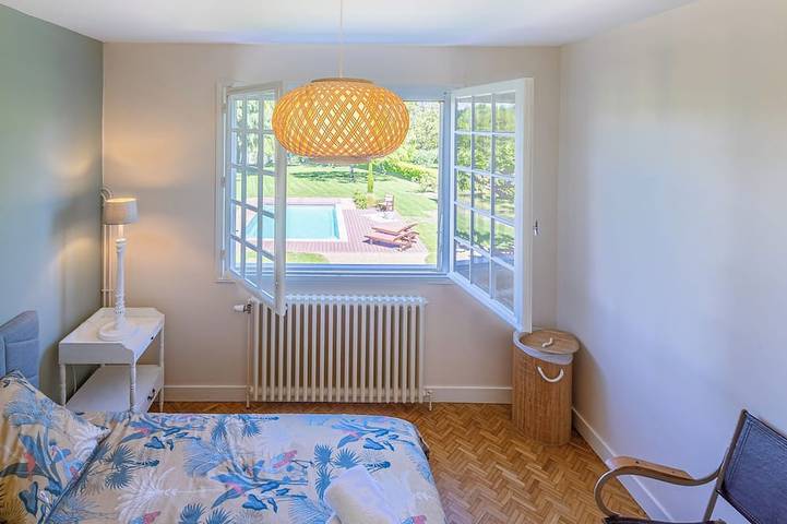 Location de vacances pour 4 personnes, avec piscine et jardin à Pineuilh - 4