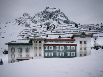 Hôtel pour 4 personnes, avec terrasse ainsi que sauna et vue dans Zurs