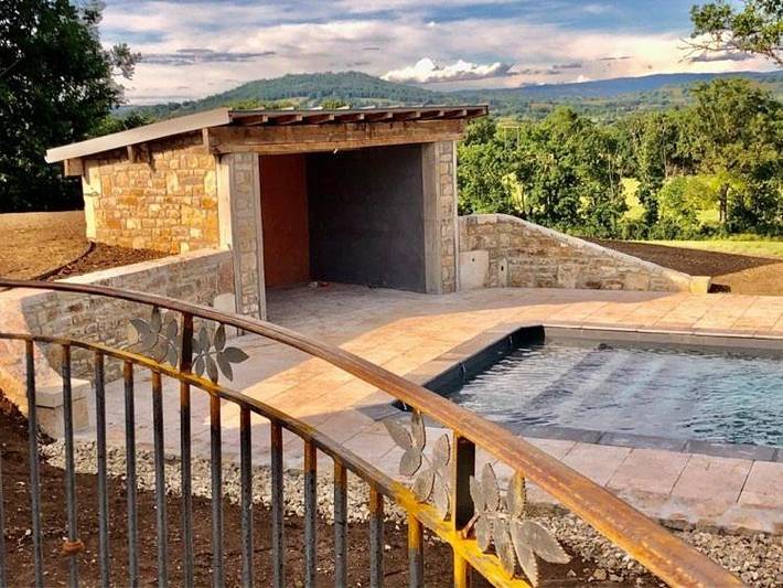 Location de vacances pour 4 personnes, avec jardin ainsi que piscine et vue à Bozouls - 2