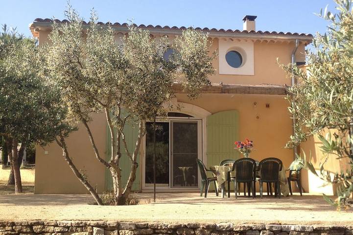Gîte pour 6 personnes, avec Terrasse ainsi que Jardin et Piscine