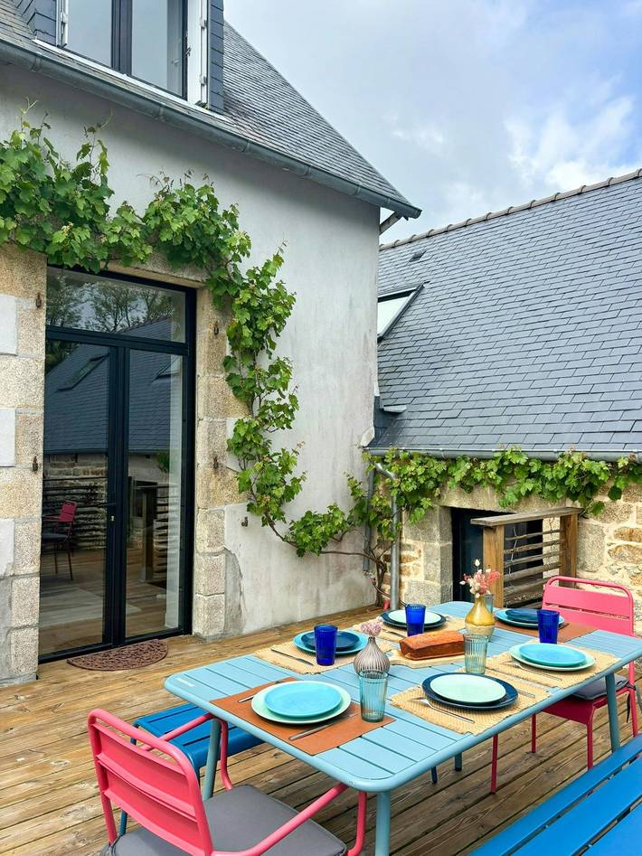 Vous découvrez une maison en pierre et sa dépendance au cœur du Pays Bigouden. in Pont-l'Abbé, Région de Quimper
