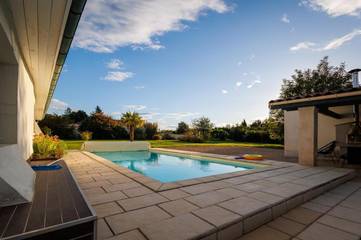 Gîte pour 15 personnes, avec jardin et piscine dans Cruzilles-lès-Mépillat