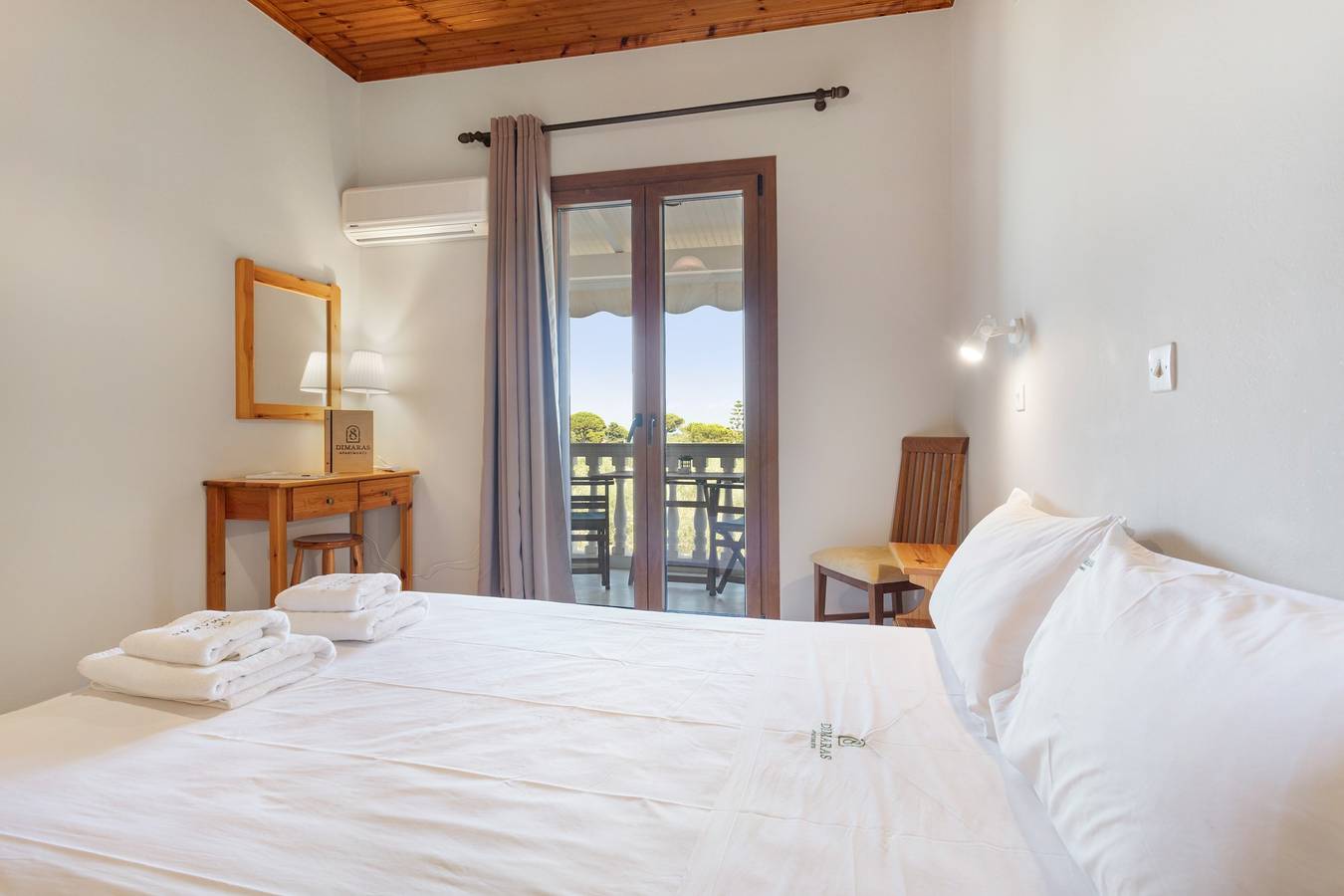 Entire studio, Studio Apartment 'Standard with Sea View 1' with Sea View, Wi-Fi and Air Conditioning in Vasilikos, Zakynthos