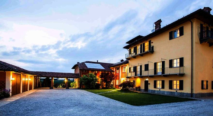 B&b voor 2 personen, with Terras and Tuin as well as Uitzicht in Fossano