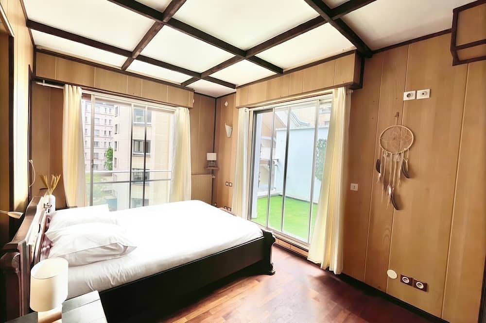 Entire apartment, 2 bedrooms-3 beds-120m2- Terrace & Parking Near La Defense and Champs Elysees in Neuilly-sur-Seine, Hauts-de-Seine