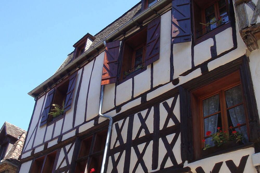 Appartement entier, La Dordogne, charmant appartement. au centre du village médiéval, à quelques pas de la rivière in Beaulieu-sur-Dordogne, Région de Brive-la-Gaillarde