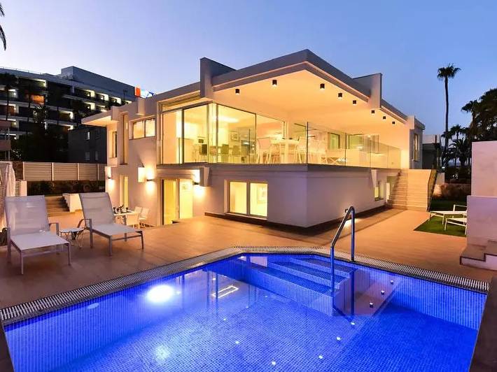 Villa for 8 people, with terrace and pool - 1