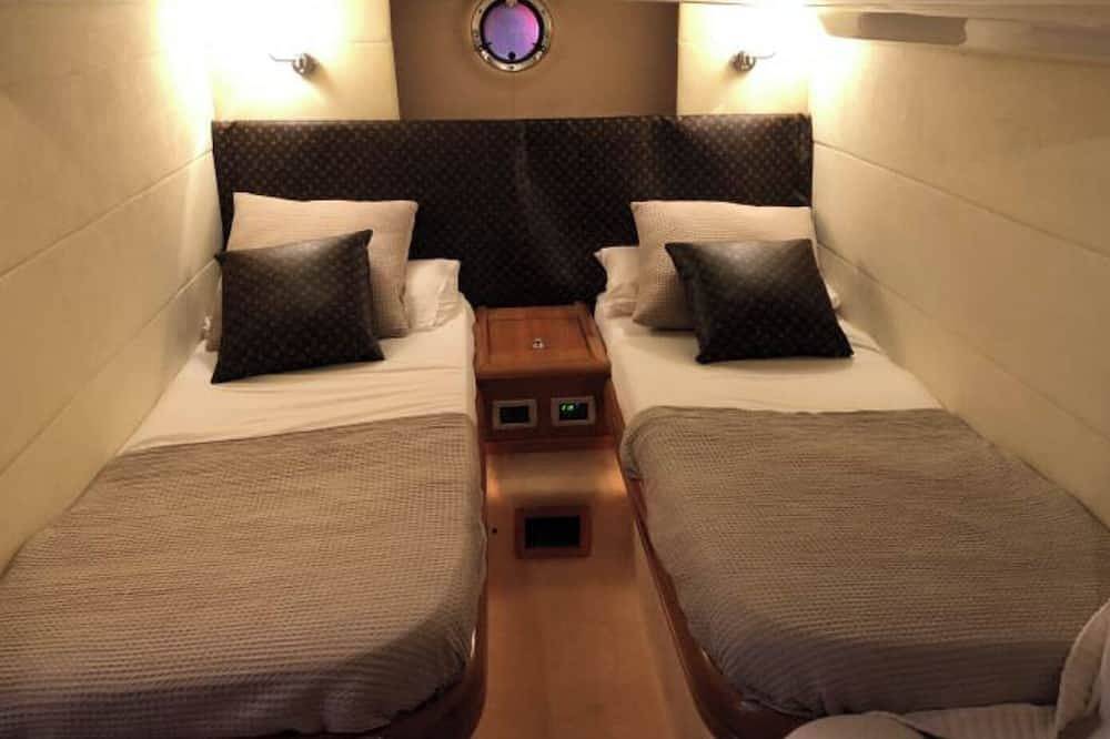 Luxury Yacht for lodging and trips Passages (2,3,4 and 8h) in Port Forum, Sant Adrià de Besòs