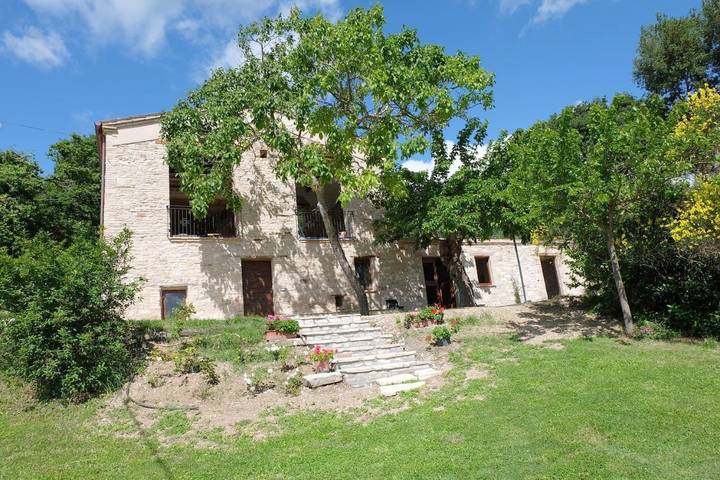Privatzimmer für 6 Personen, mit Balkon und Terrasse sowie Garten und Ausblick