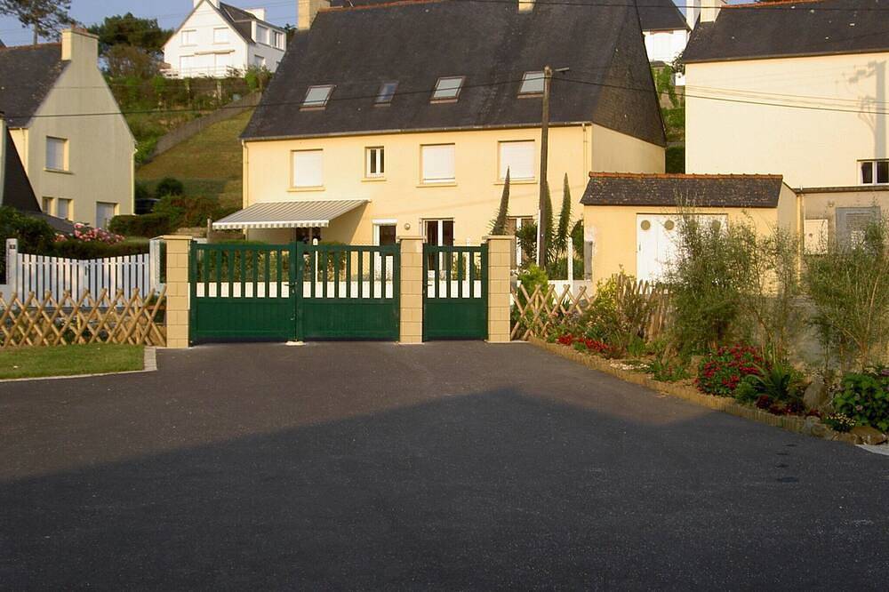 Brittany house 12 people interior swimming pool edge of sea in Saint-Nic, Iroise