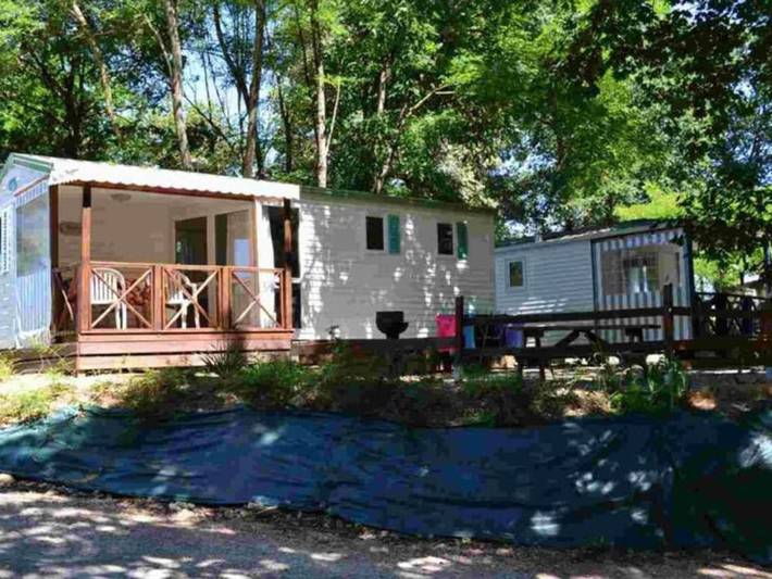 Mobil home pour 4 personnes, avec terrasse et piscine à Girac