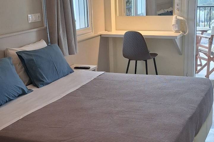 Ganze Wohnung, Villa kavourakia studio with sea view in Sporaden