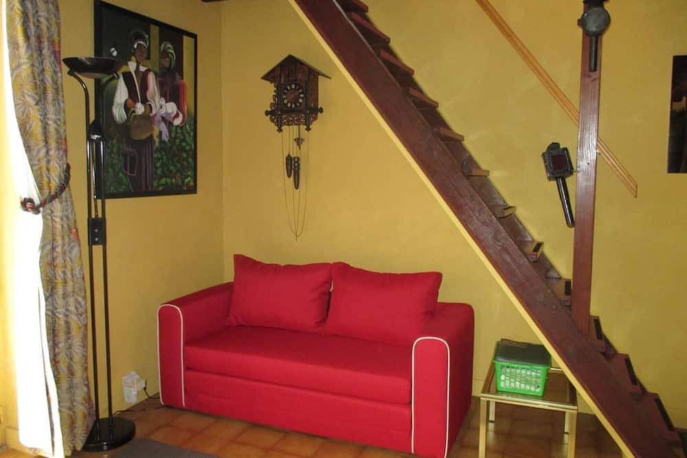 Charmante maisonnette avec piscine partagée in Arfeuilles, Région de Vichy