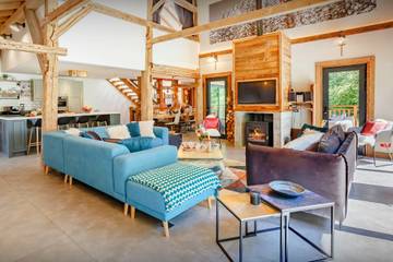 Maison de campagne pour 15 personnes, avec jacuzzi ainsi que jardin et sauna, adapté aux familles à La Rivière-Enverse