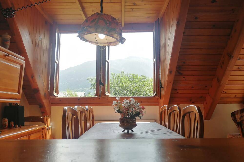 Entire apartment, Spacious duplex with fireplace Isard 2 in Taüll, La Vall de Boí
