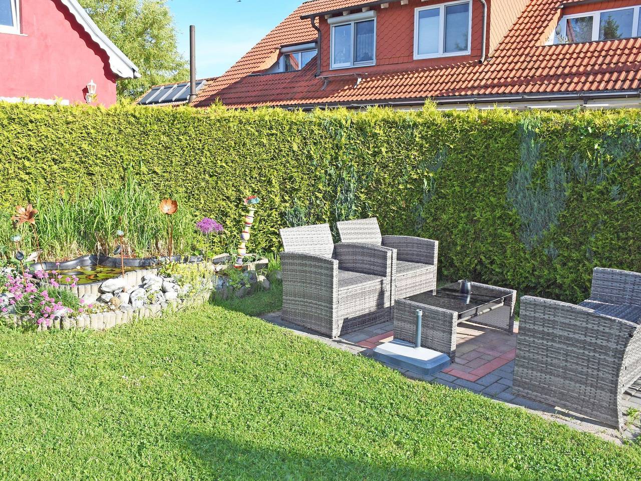 Ruhig gelegenes Ferienhaus mit Kamin und Terasse - Ferienhaus mit Kamin und Terrasse in Breege, Rügen