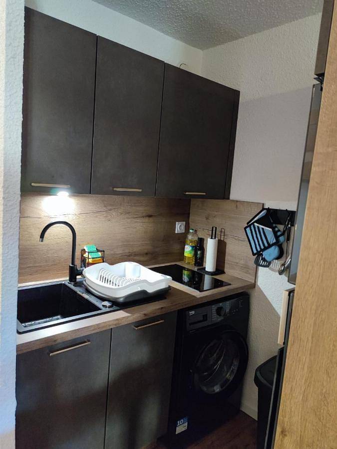 Gîte pour 4 personnes, avec terrasse ainsi que jardin et piscine dans Office De Tourisme De Gruissan - 4