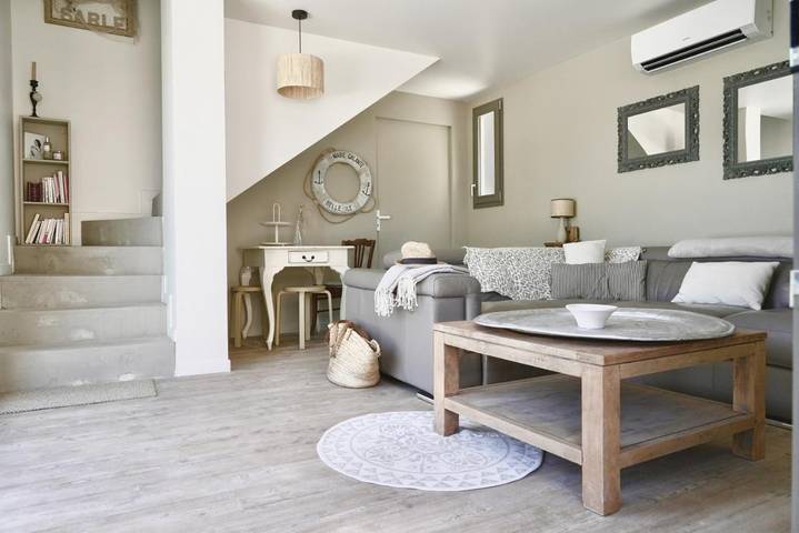 Location de vacances pour 2 personnes, avec Terrasse ainsi que Jardin et Piscine à Martigues - 3