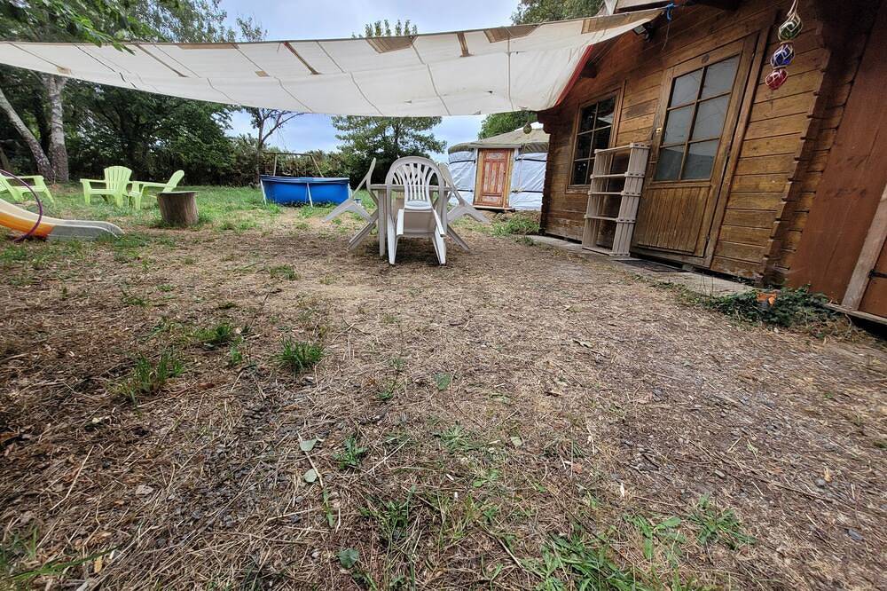 Yourte et chalet avec jacuzzi sur terrain de 1000m2 in Nivillac, Région de Vannes
