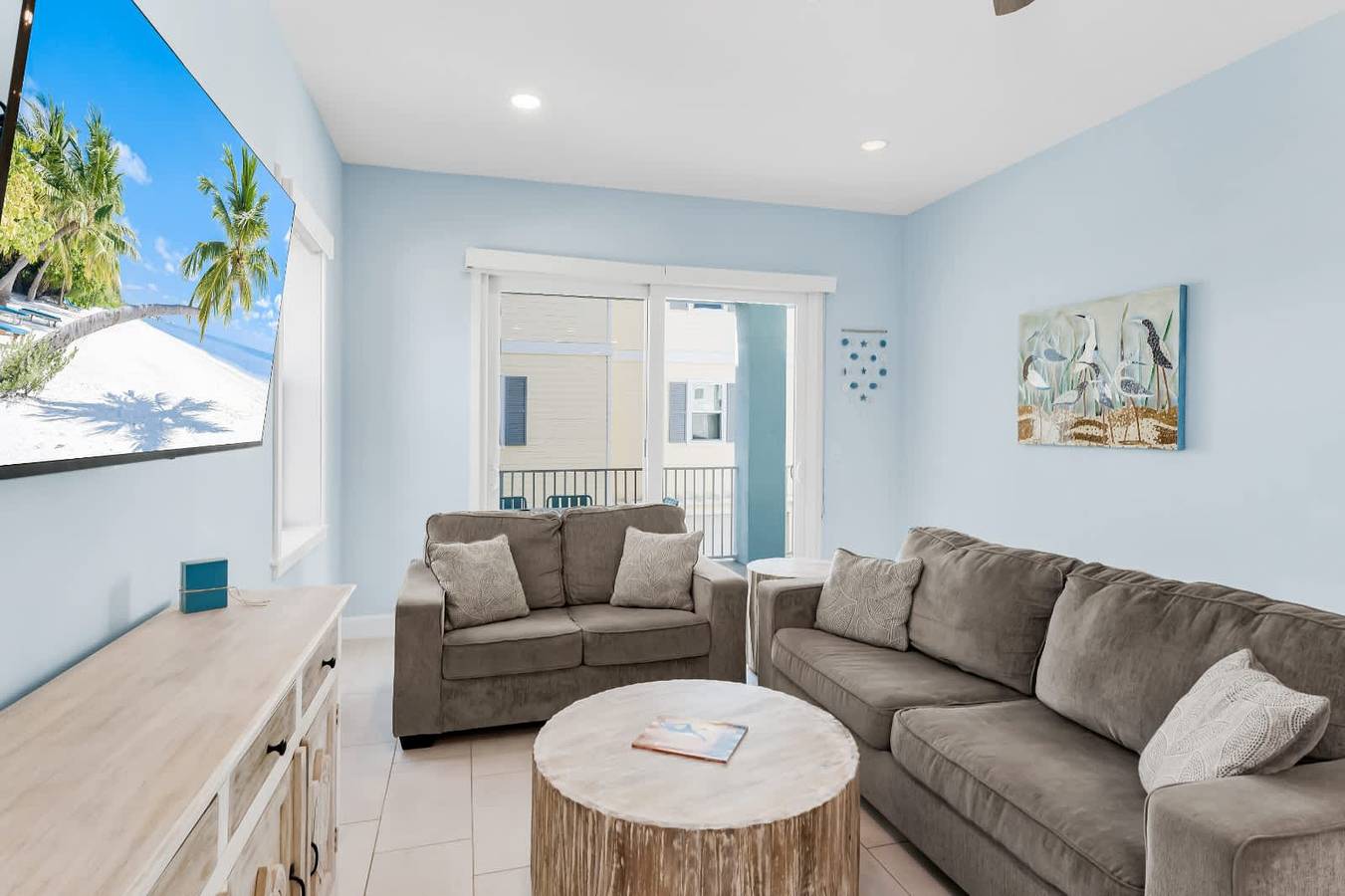 Hel leilighet, 4B Balcony Beachfront access to Indian Rocks Beach in Indian Shores, Pinellas County