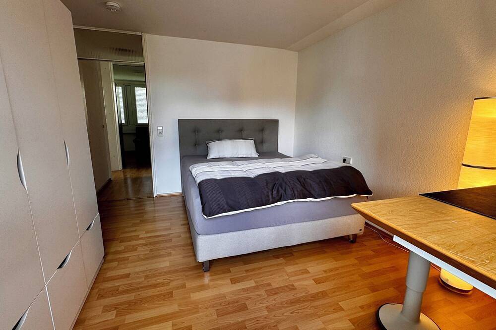Ganze Wohnung, Voll möblierte 3-Zimmer Wohnung in der Reutlinger Oststadt in Reutlingen, Neckar-Alb