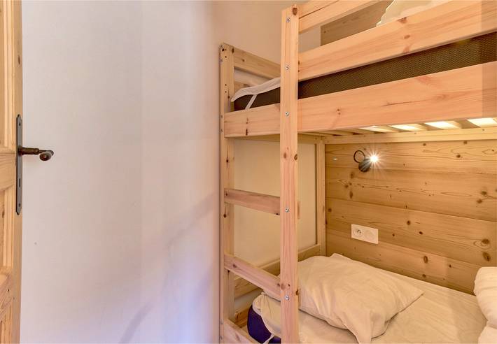 Appartement entier, Ambiance chalet pour 4 - 80m des pistes in Génos, Pyrénées