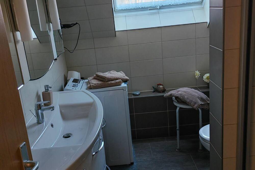 Ganze Wohnung, Ferienwohnung mit Balkon in Pinnow, Ludwigslust-Parchim