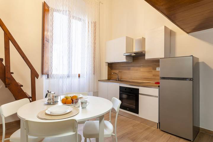 Appartamento intero, Guesthost - Livorno Central and Modern Studio x3! in Livorno, Costa degli Etruschi