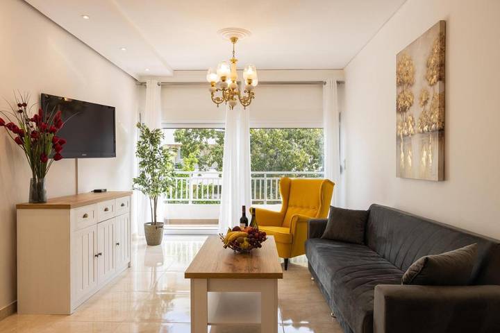 Ferienwohnung für 6 Personen, mit Balkon und Terrasse sowie Ausblick in Rhodos Stadt