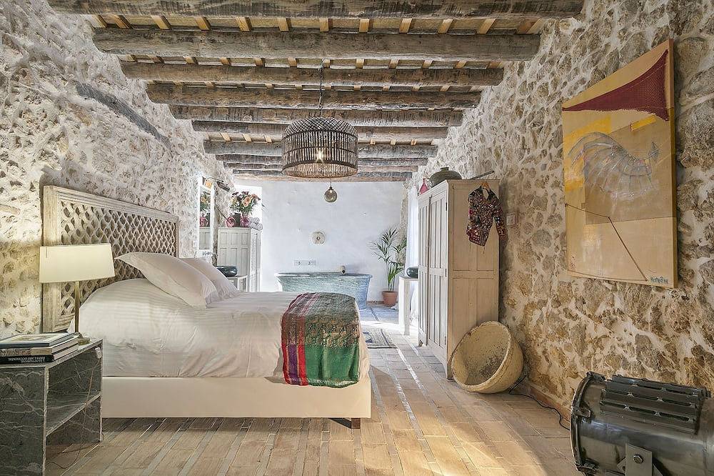 Exquisitely renovated 2500sqm Typical Catalan Villa in the heart of Natural Park in Olivella, Garraf