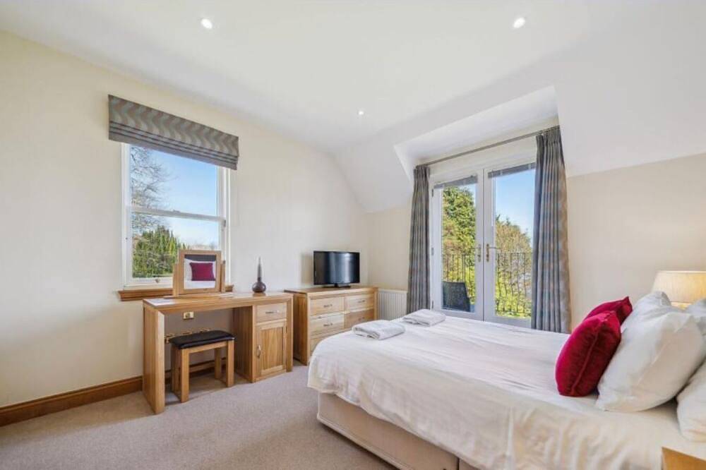 Number 15 Lomond Castle - Sleeps 6-7 - sleeps 7 guests  in 3 bedrooms in Loch Lomond, Argyll & Bute