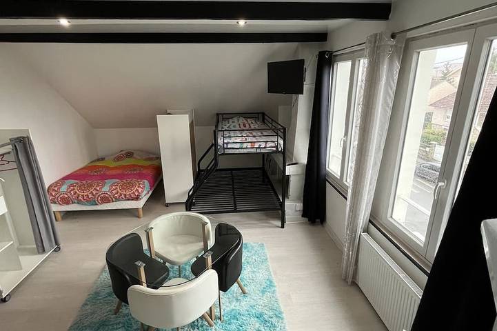Location de vacances pour 23 personnes, avec Jacuzzi et Terrasse à Poissy - 3