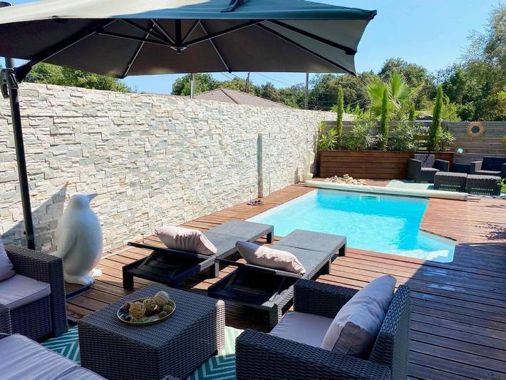 Villa pour 6 personnes, avec terrasse ainsi que piscine et jardin