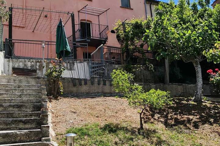 Ferienhaus für 6 Personen, mit Balkon und Garten