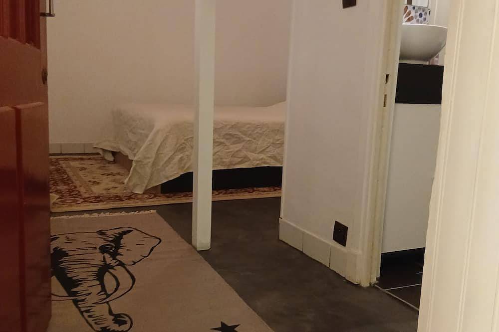 Ganze Wohnung, Studio, close to the Exhibition Center. in Issy-les-Moulineaux, Hauts-de-Seine