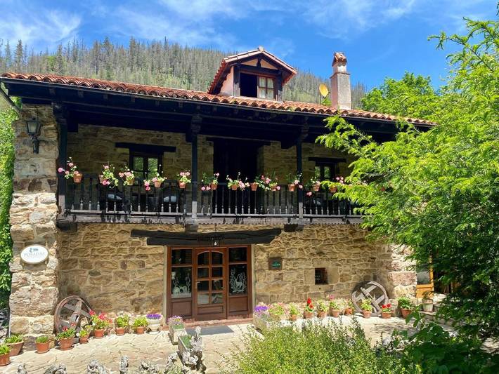 Casa rural para 2 personas, con Balcón y Terraza además de Jardín y Vistas en Los Tojos