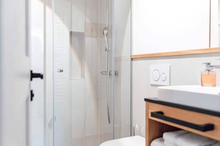Ganze Wohnung, Balcony Suite mit wundervollem Seeblick in Frauenchiemsee, Chiemsee, Gemeinde