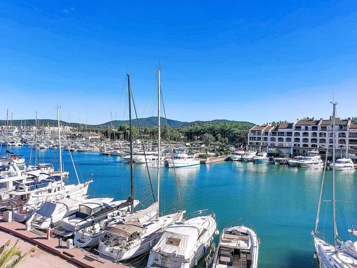Gîte pour 4 personnes, avec balcon dans Port des Marines de Cogolin