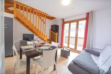 Gîte pour 6 personnes, avec balcon et piscine à Les Orres