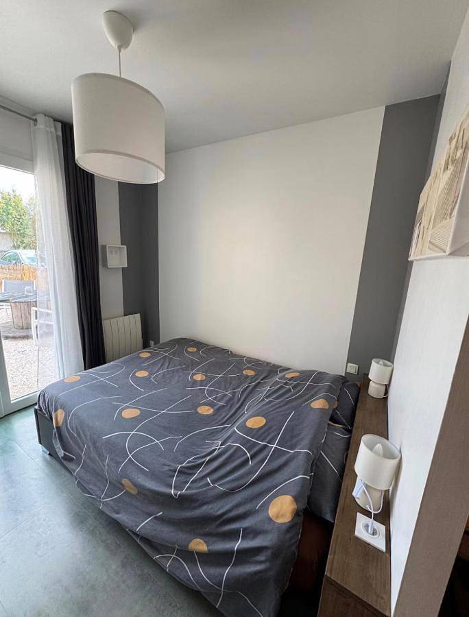 Gîte pour 4 personnes, avec jardin à Angliers