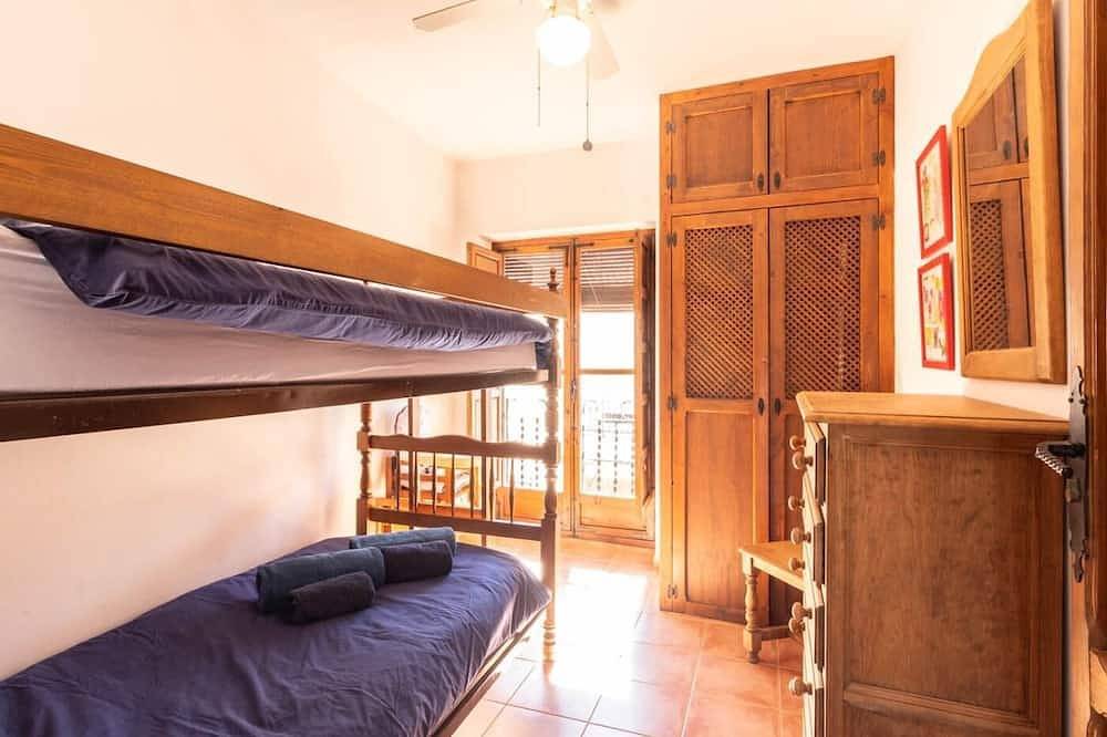 Beautiful rural house with swimming pool and barbecue in Cozvijar, Villamena