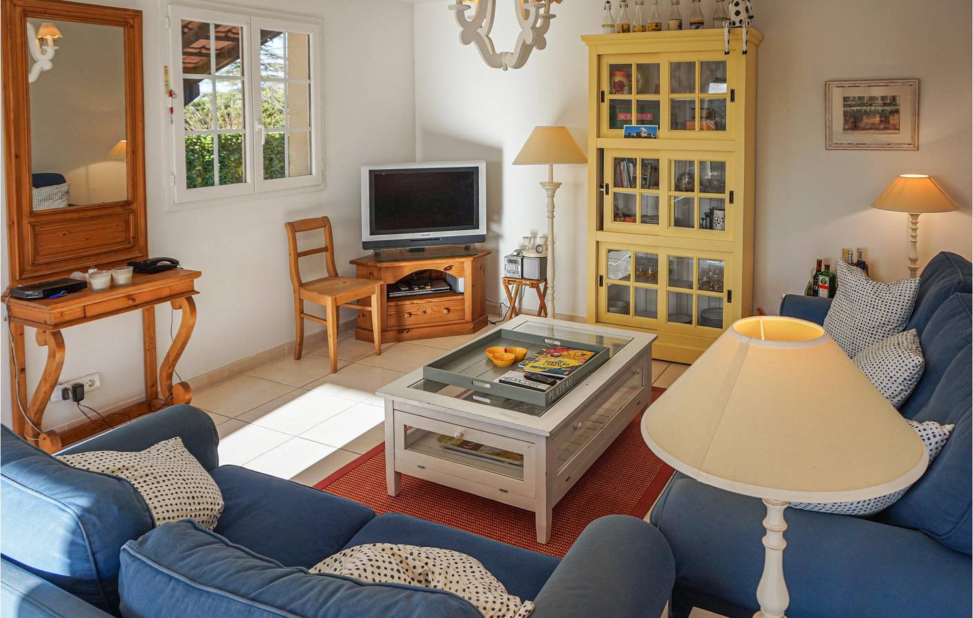 Poolside Apartment Near Saint-Pargoire in Saint-Pons-de-Mauchiens, Côte d'Améthyste