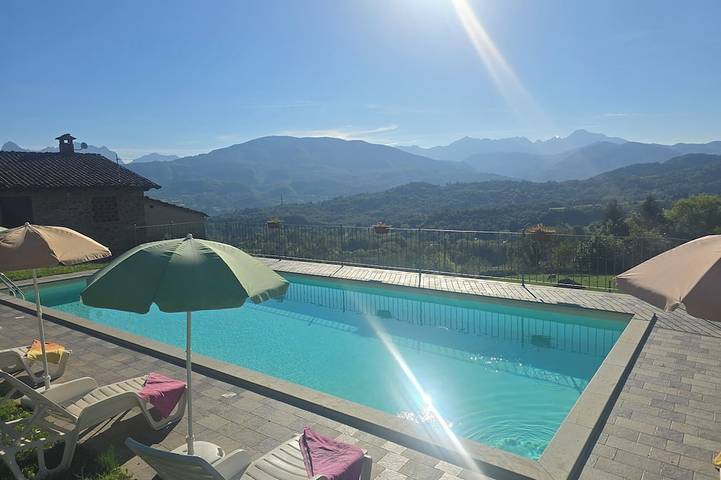 Gîte pour 12 personnes, avec jardin et piscine à Castiglione di Garfagnana