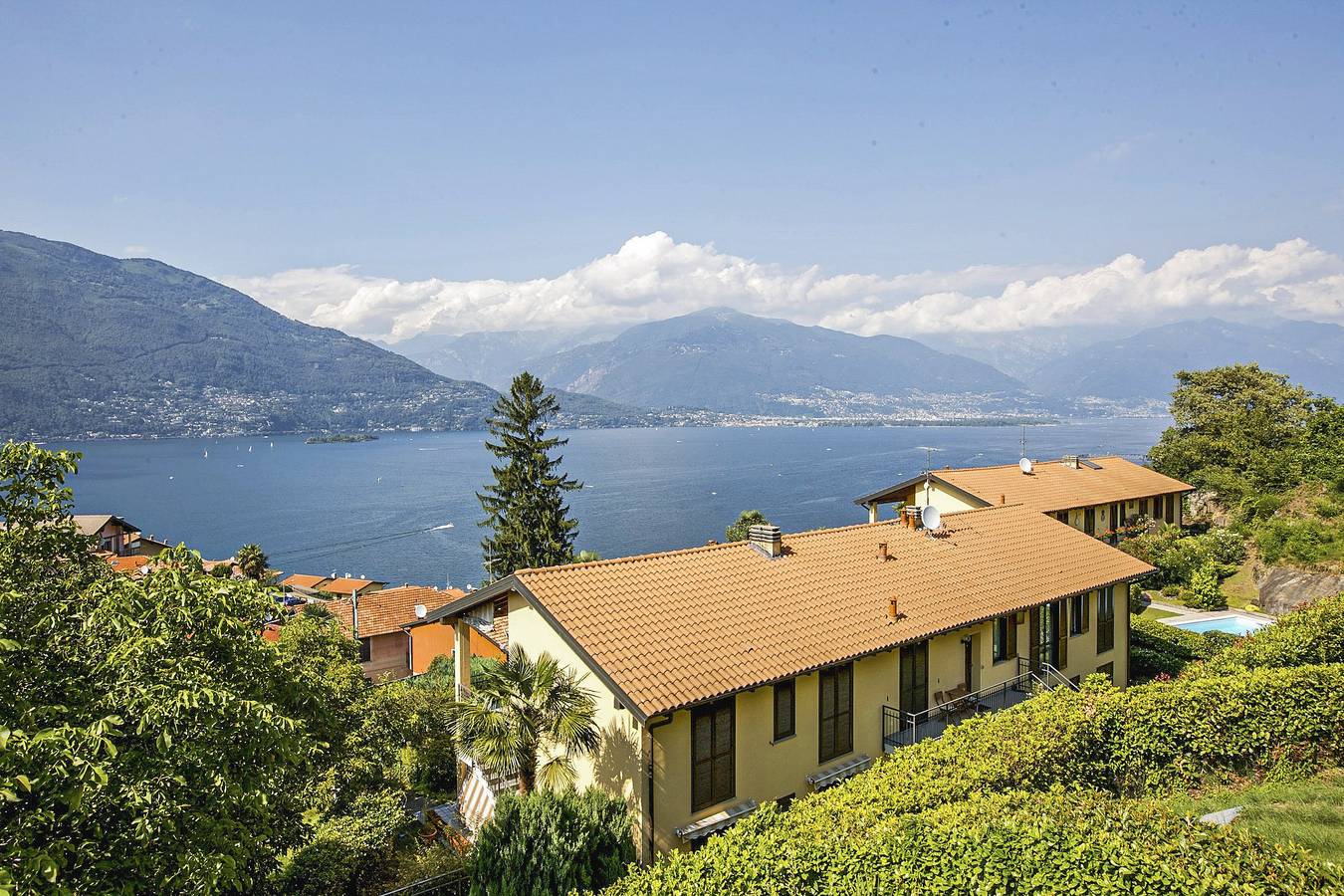 Geheel appartement, Vakantieappartement voor 3 personen met balkon in Pino sulla Sponda del Lago Maggiore, Maccagno con Pino e Veddasca