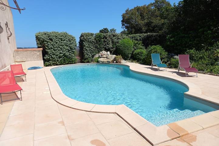 Villa für 2 Personen, mit Pool und Terrasse sowie Garten - 1